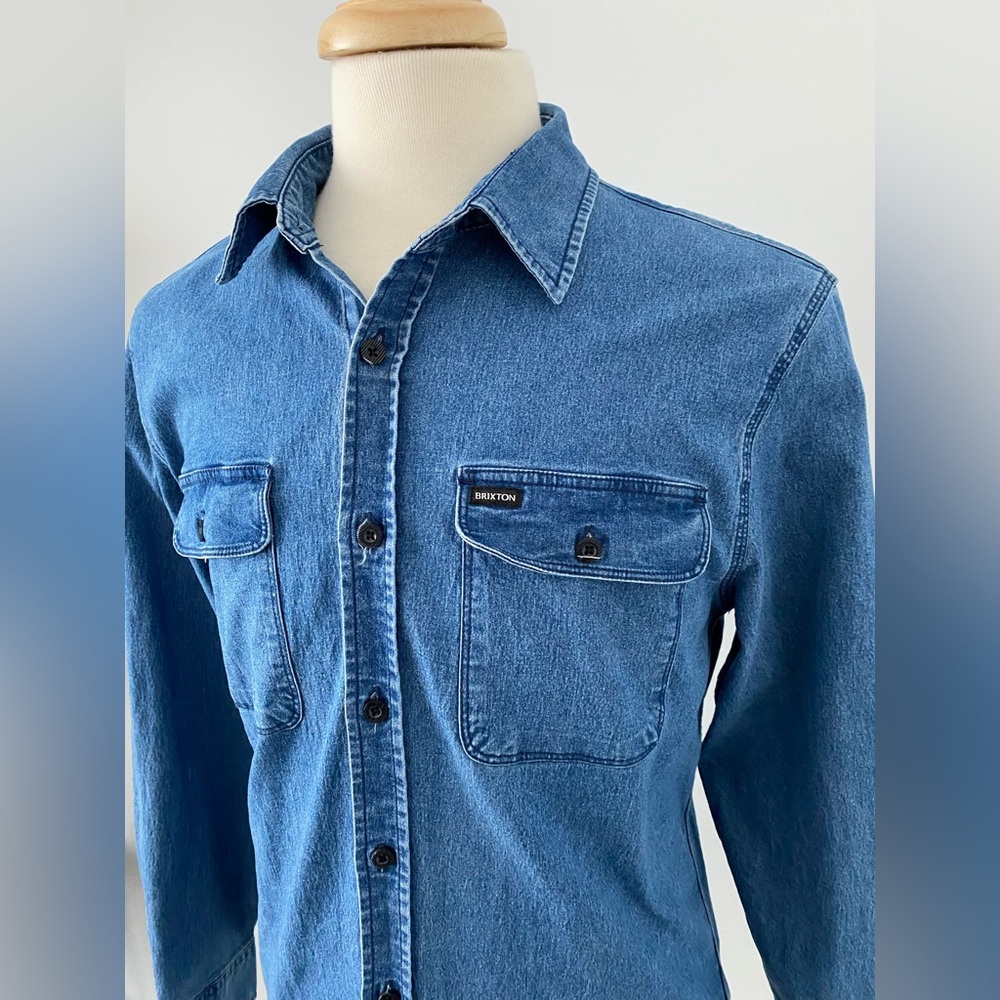 BRIXTON Men’s Standard Fit Casual Denim Style Button Down Shirt Size Medium